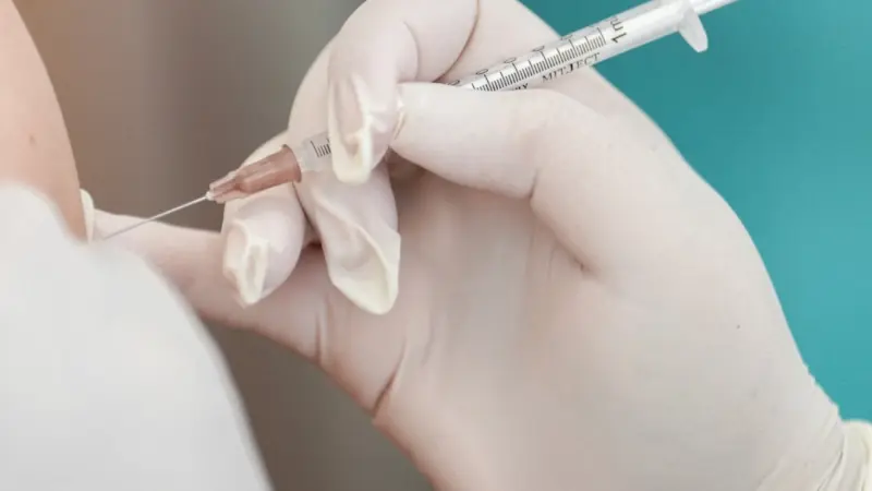 تحذير جديد من خطورة لقاحات كورونا على الرجال