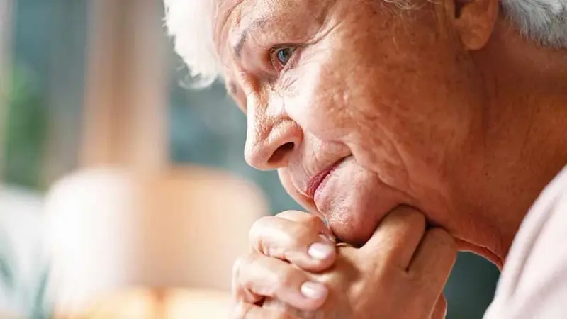 هل يصيب الزهايمر النساء والرجال بالطريقة نفسها؟