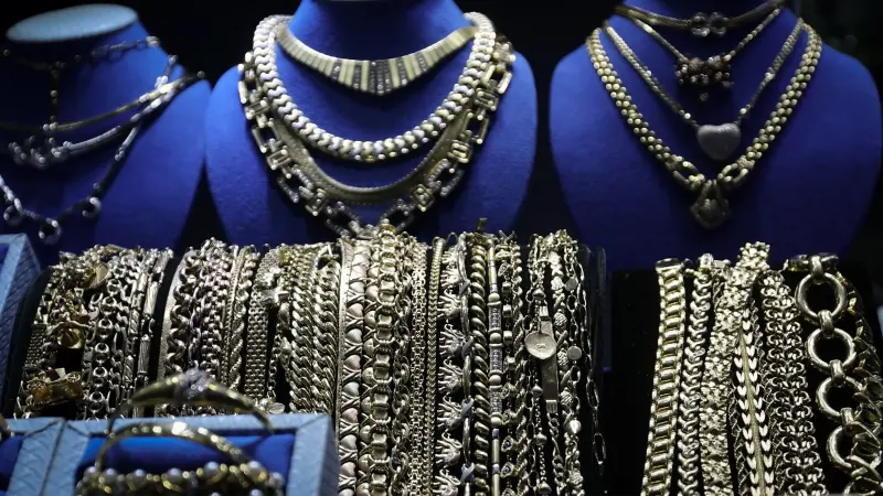 أسعار الذهب في السعودية اليوم الجمعة 24/04/2026.. هبوط عيار 21 بـ5 ريالات