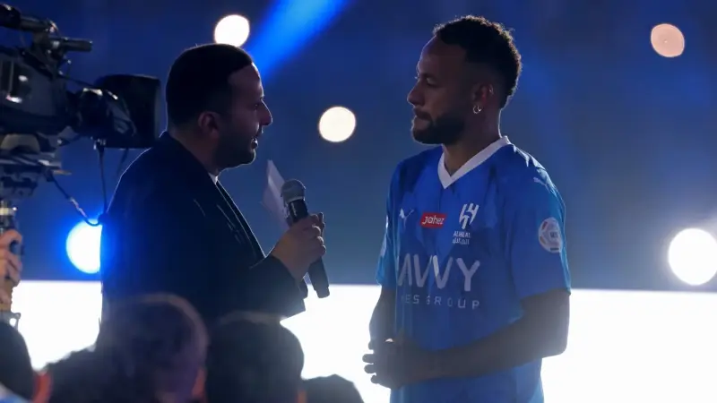 فيديو وصور - حفل خيالي.. كيف ظهر نيمار للمرة الأولى أمام جماهير الهلال؟