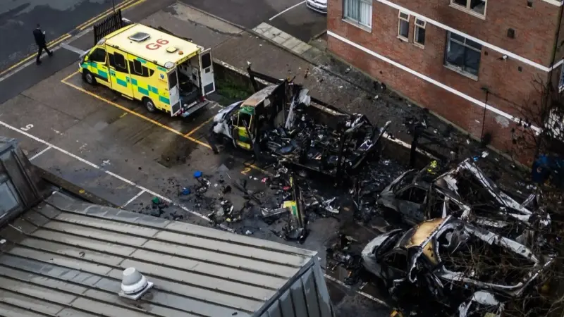 شرطة لندن تعتقل شخصين على صلة بمحاولة إحراق كنيس يهودي