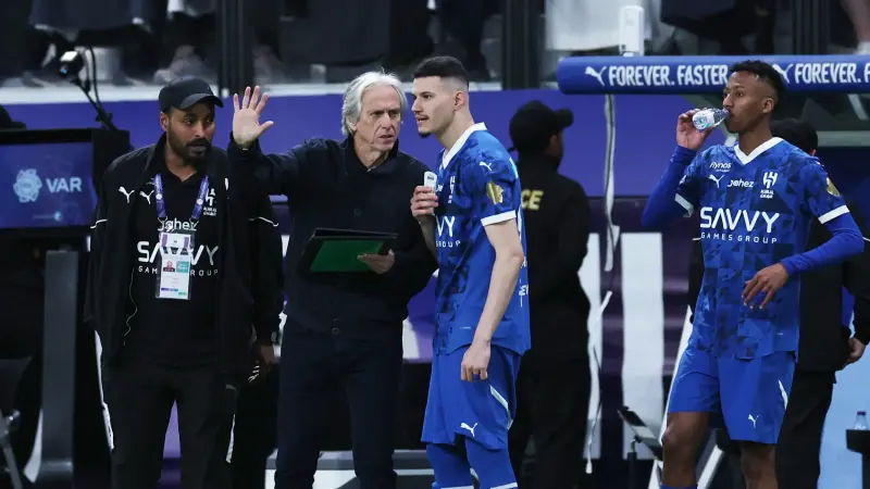 القنوات الناقلة لمباراة الهلال اليوم ضد الأخدود في الدوري السعودي مع الموعد