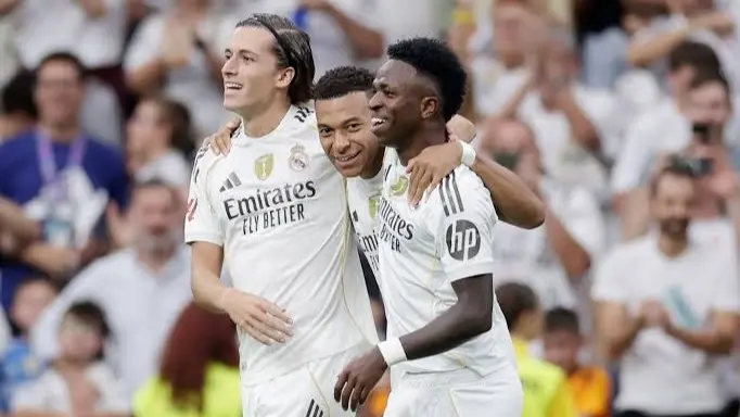 ريال مدريد يبدأ رحلة استعادة لقب الدوري الإسباني من بوابة إسبانيول (إكس) ريال مدريد يبدأ رحلة استعادة لقب الدوري الإسباني من بوابة إسبانيول (إكس)