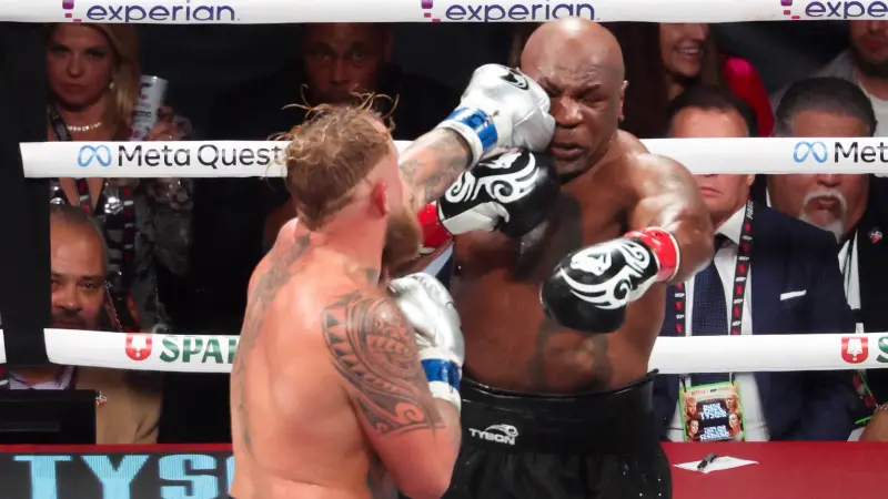 من الفائز في نزال مايك تايسون وجيك بول؟ "مايك الحديدي" يترك الباب مفتوحا للمزيد من النزالات