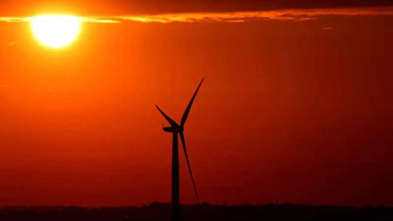 رغم عرقلة ترامب.. طفرة جديدة للطاقة النظيفة في أميركا