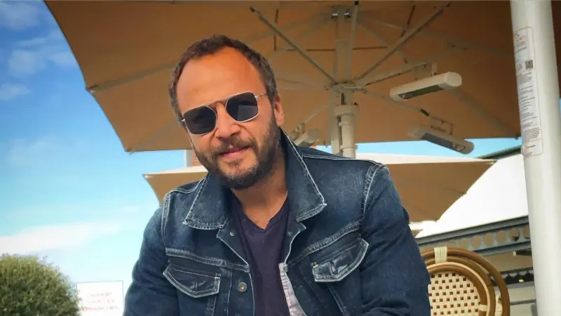 فيديو - مكسيم خليل يروي لـ"المشهد" كيف كان "يعذب حافظ الأسد"