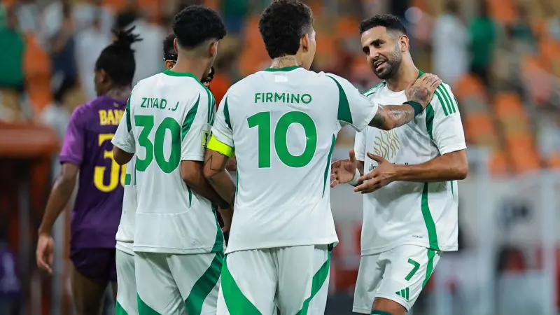 القنوات الناقلة لمباراة الأهلي ضد ضمك في الدوري السعودي مع الموعد والتشكيلة