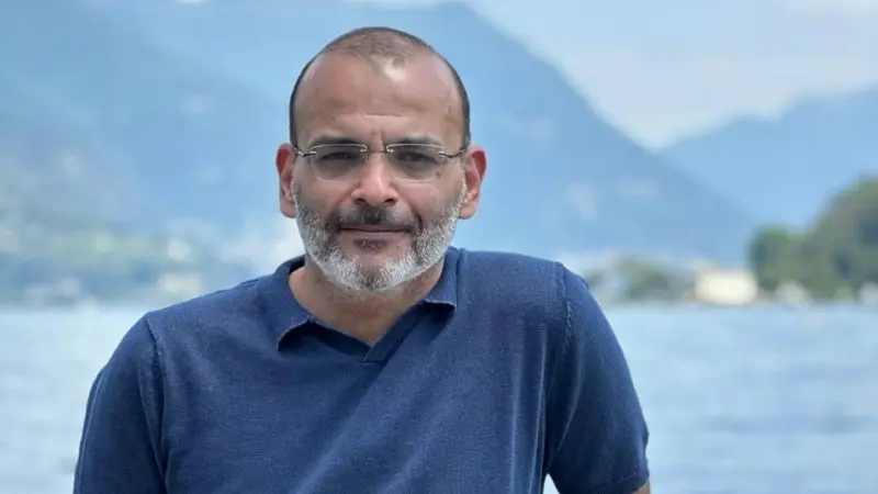 فيديو - حقيقة زواج أيمن بهجت قمر سرًا.. رد حاسم على الشائعات المتداولة