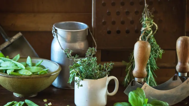 هربا من غلاء الأدوية.. هذا ما يلجأ إليه العراقيون