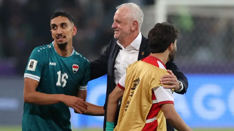 فيديو - كيف احتفل لاعبو العراق مع المدرب غراهام أرنولد بعد التأهل للملحق العالمي؟