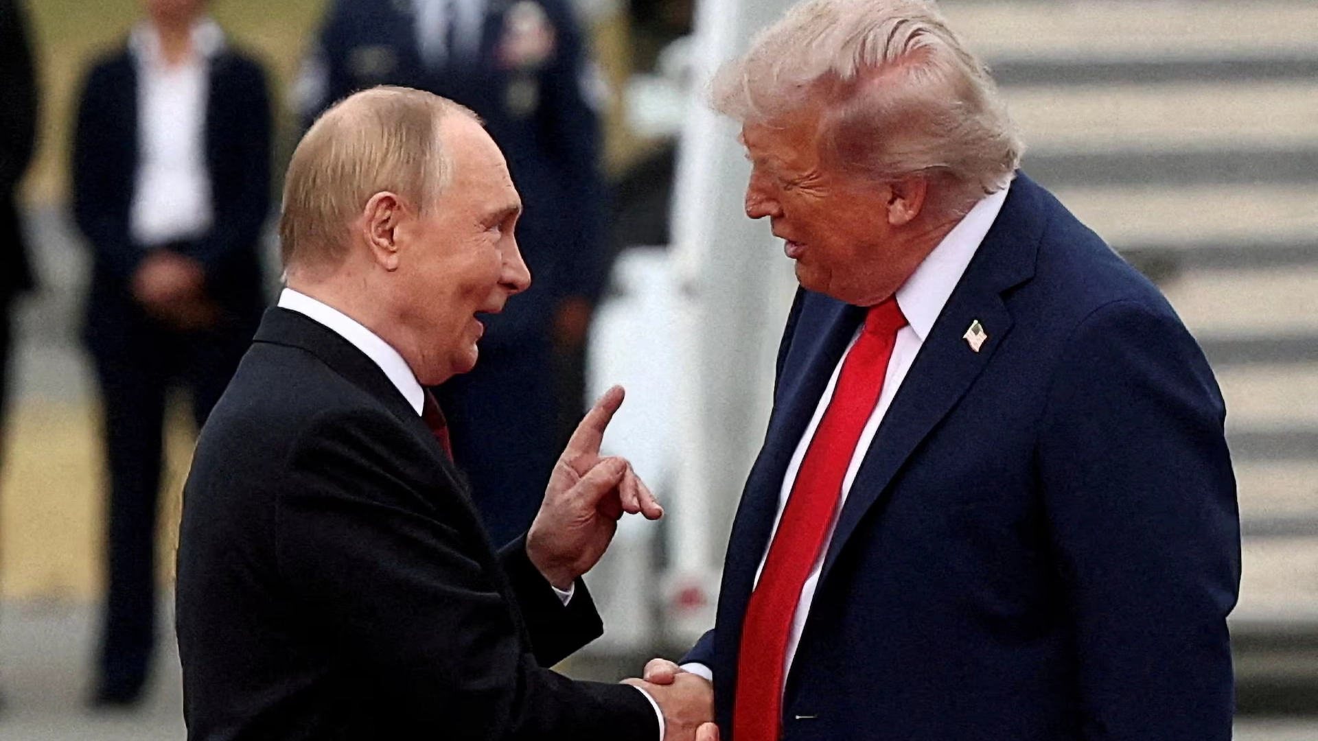 تقرير: ترامب يدرس سياسة حازمة تجاه بوتين 