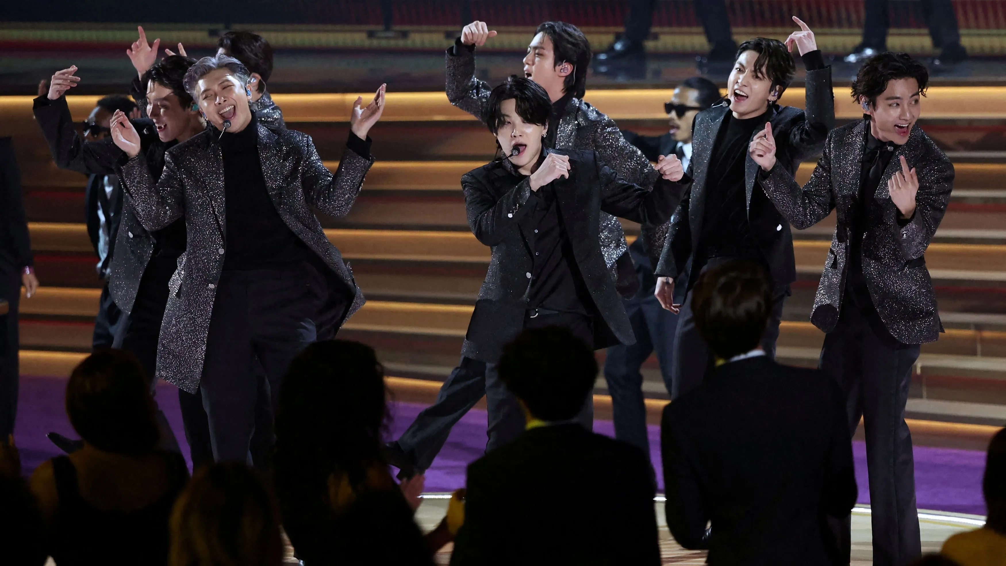 مليار دولار عوائد.. "BTS" تعلن عودتها بـ79 حفلة حول العالم 