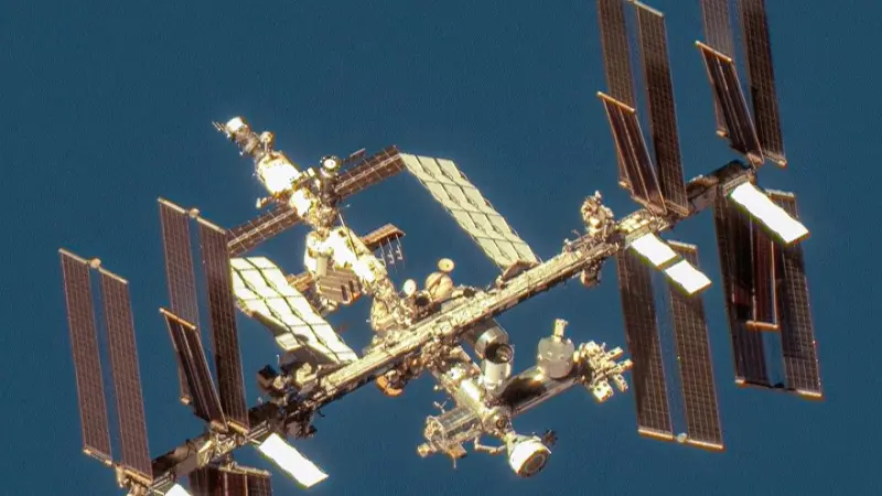 قمر صناعي روسي يتحطم في الفضاء قرب المحطة الدولية