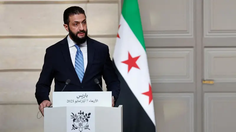 فيديو - في جزيرة إفريقية.. احتفال غير مسبوق بأحمد الشرع