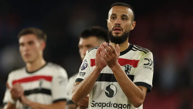 نصير مزراوي لاعب الشهر في مانشستر يونايتد