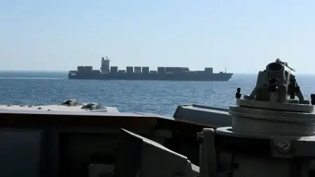 الجيش الأميركي يعطل ثالث ناقلة نفط في خليج عُمان