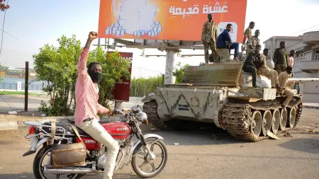 فيديو - هكذا يسلح النظام الإيراني "الإخوان" في السودان