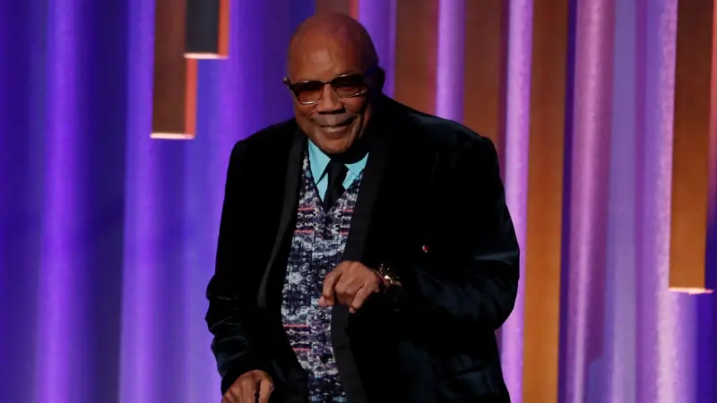 وداعا لأسطورة الموسيقى.. كوينسي جونز يرحل تاركا إرثا لا يُنسى