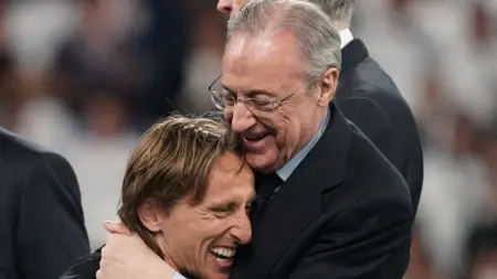 بيريز ينهي حلم مودريتش مع ريال مدريد بكلمات مؤثرة