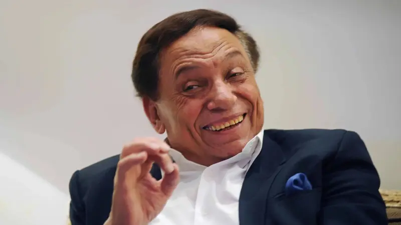 ما حقيقة إصابة عادل إمام بالزهايمر؟ فنان مصري يحسم الجدل
