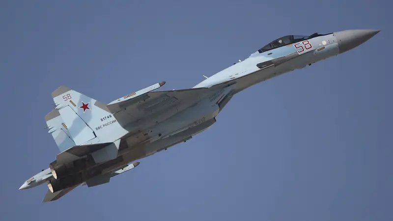 فيديو - الطيار قفز بسلام.. تحطم طائرة عسكرية روسية قبالة القرم