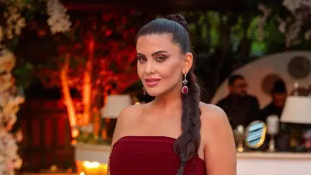 فيديو - تشوّهات وآلام.. دانا حمدان تتعرض لحقنة تجميل فاشلة