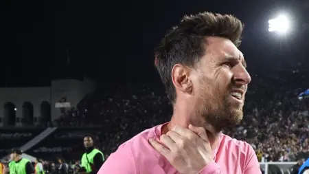 related_news_inside_blogsفيديو - ميسي يتألم.. تطورات إصابة البرغوث في ليلة سقوط إنتر ميامي