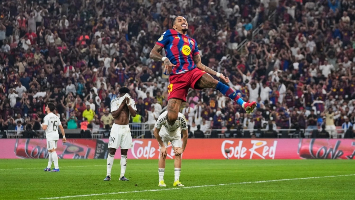 بعد ثنائيته في الكلاسيكو.. رافينيا يدخل تاريخ السوبر الإسباني 