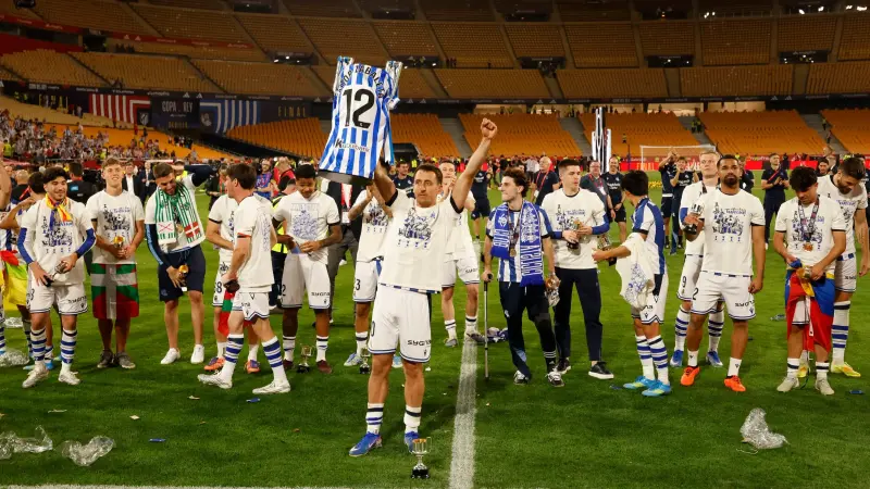 "الفتى صاحب القبعة".. من هو أيتور زاباليتا الذي حضر في احتفالات ريال سوسيداد بكأس ملك إسبانيا؟