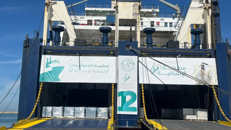 وصول الدفعة الأولى من حمولة سفينة "صقر الإنسانية" الإماراتية إلى غزة