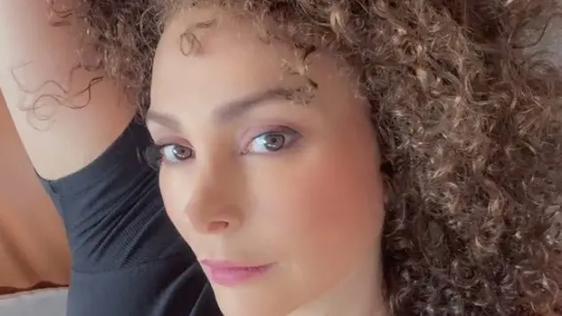 أمل حجازي تخلع الحجاب.. كيف برّرت قرارها؟