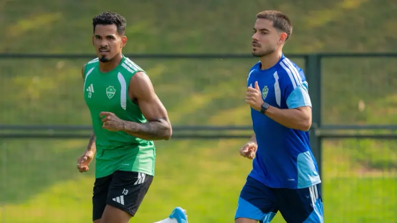 القنوات الناقلة لمباراة الأهلي ضد الفتح اليوم في الدوري السعودي مع الموعد والتشكيلة