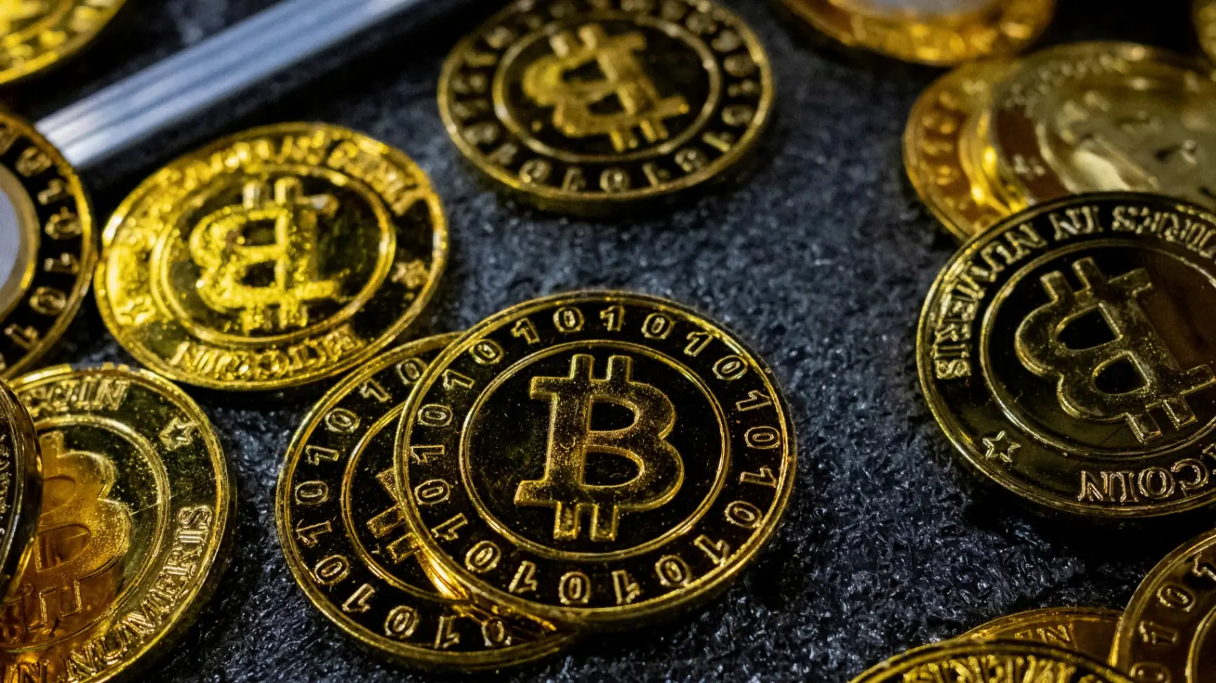 تصفية مراكز الطرفين بسبب التحول السريع في اتجاه السوق (رويترز) تصفية مراكز الطرفين بسبب التحول السريع في اتجاه السوق (رويترز)