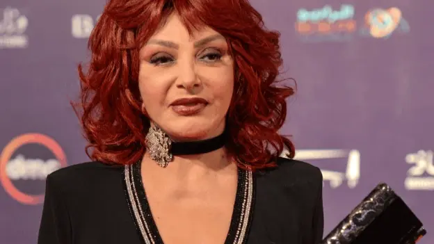 فيديو - نبيلة عبيد تدعم فنانا معتزلا.. ما السبب؟