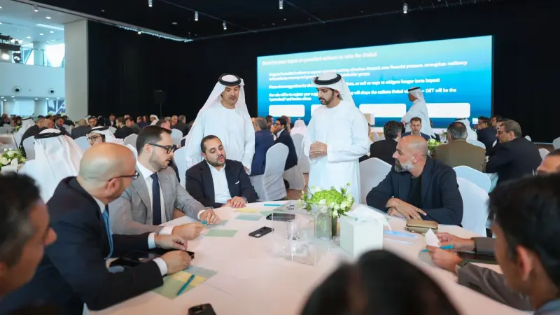 ولي عهد دبي يلتقي 300 من قيادات مجتمع الأعمال: دبي قوية والإمارات قوية