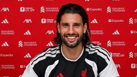سوبوسلاي ينهي الجدل ويوقع عقداً جديداً مع ليفربول (إكس) سوبوسلاي ينهي الجدل ويوقع عقداً جديداً مع ليفربول (إكس)
