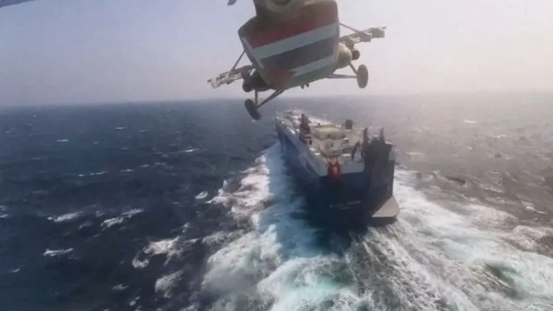 "الحوثيون" يستهدفون سفينة أميركية بخليج عدن