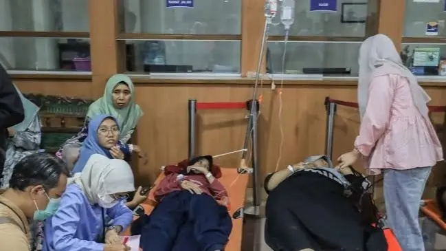 حوالي 2,000 شخص معظمهم من الطلاب أصيبوا بتسمم غذائي (إكس) حوالي 2,000 شخص معظمهم من الطلاب أصيبوا بتسمم غذائي (إكس)