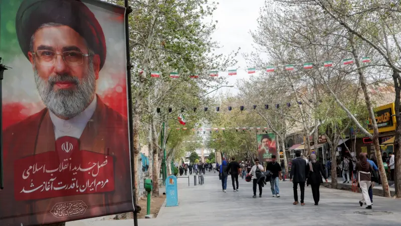 فيديو - رسالة غامضة.. هل طلب مجتبى خامنئي من بوتين إنقاذه؟