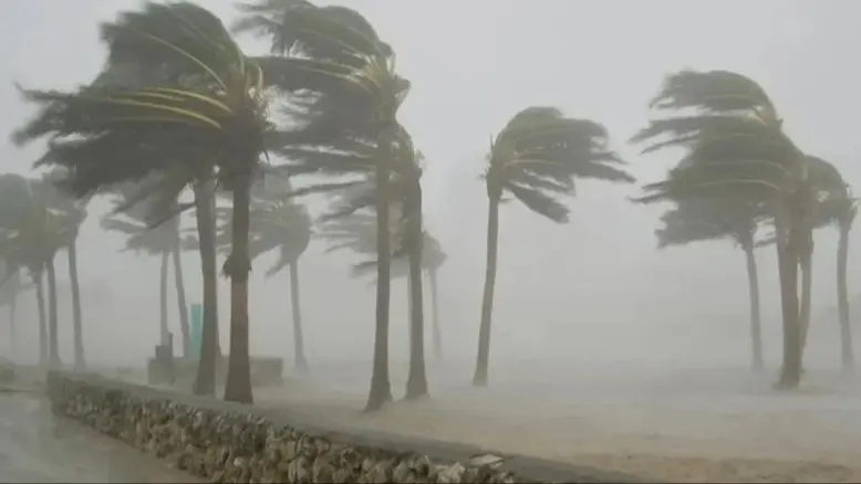 العاصفة فرانسيس تصل المغرب.. الأرصاد الجوية تنشر تحذيرات