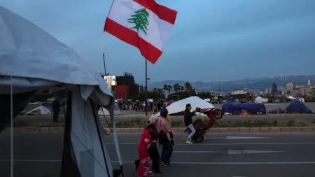 لبنانيون يعيشون بين الخوف والهدوء الحذر رغم الهدنة