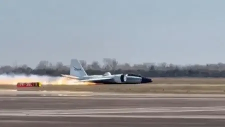 related_news_inside_blogsفيديو - هبوط اضطراري لطائرة وكالة ناسا.. واندلاع النيران فيها