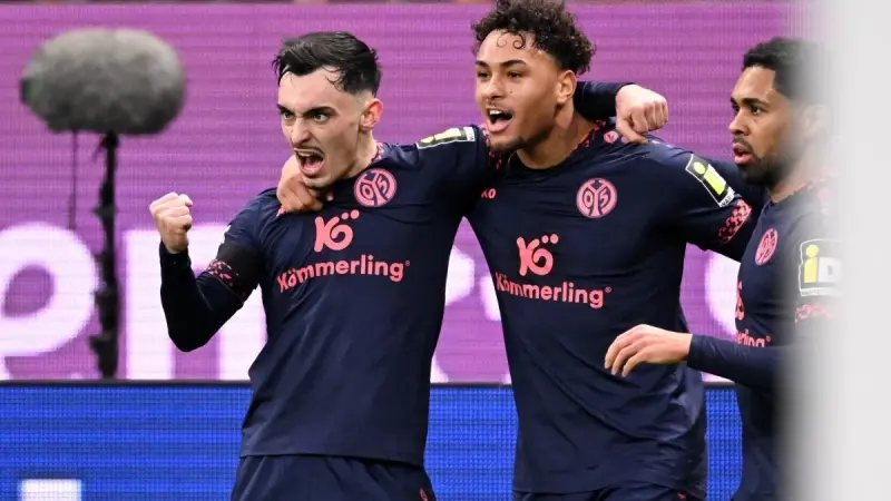 نتائج مباريات الدوري الألماني اليوم.. ماينز يقهر فرانكفورت وسقوط مفاجئ لشتوتغارت