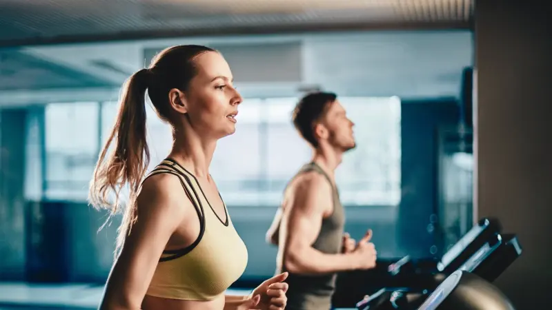 معلومات هامة.. هل تضعين المكياج أثناء ممارسة الرياضة؟