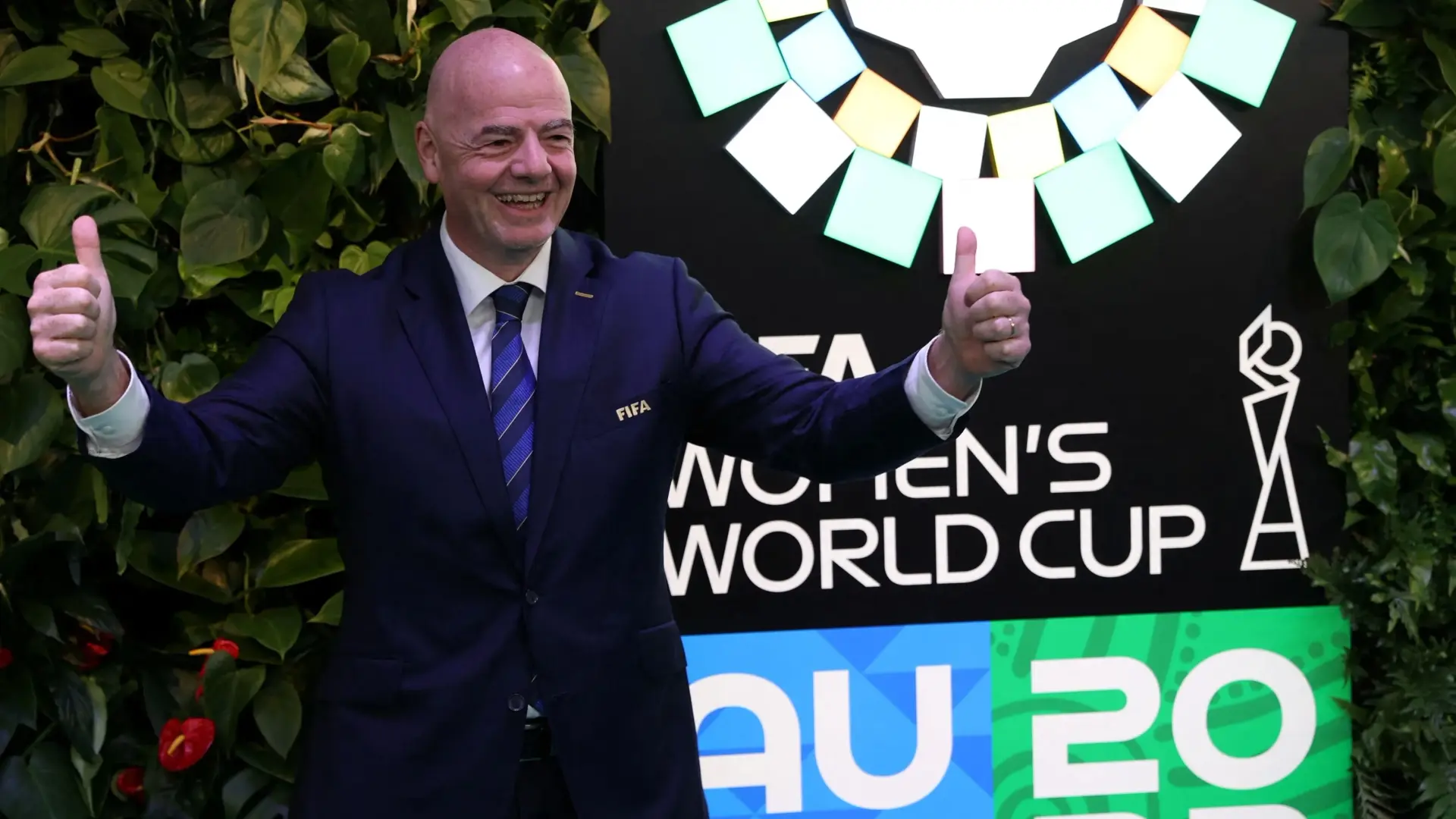 جياني إنفانتينو يفوز بدعم الاتحاد الآسيوي لكرة القدم قبيل انتخابات مارس المقبل (رويترز) جياني إنفانتينو يفوز بدعم الاتحاد الآسيوي لكرة القدم قبيل انتخابات مارس المقبل (رويترز)