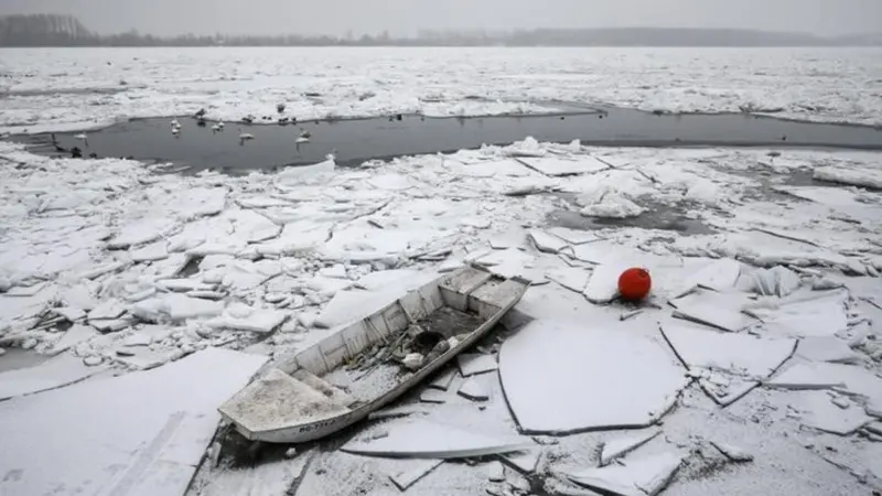 باحثون يتوقعون ذوبان آلاف الأنهر الجليدية سنويا بحلول منتصف القرن