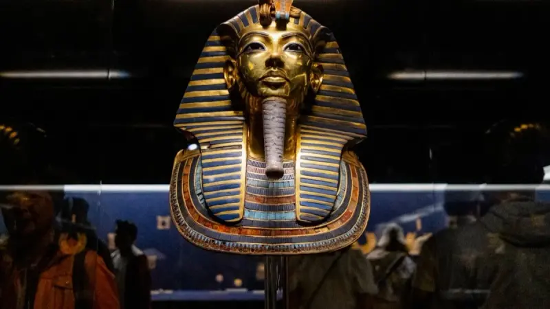 أسرار قناع توت عنخ آمون.. كيف تم نقل كنوز الملك المصري الأشهر؟