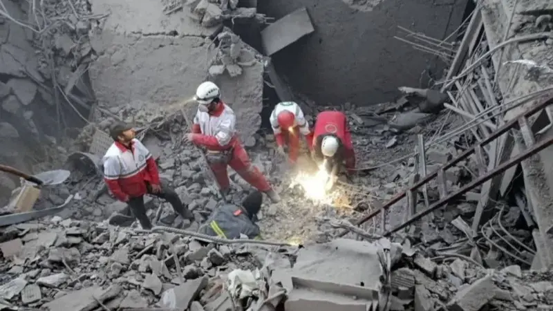 انفجارات غير مسبوقة تهز طهران.. وتصعيد عسكري يتصاعد