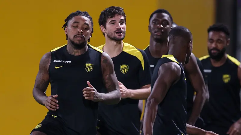 جدول مواعيد مباريات اليوم السبت 8/11/2025 والقنوات الناقلة والمعلقين