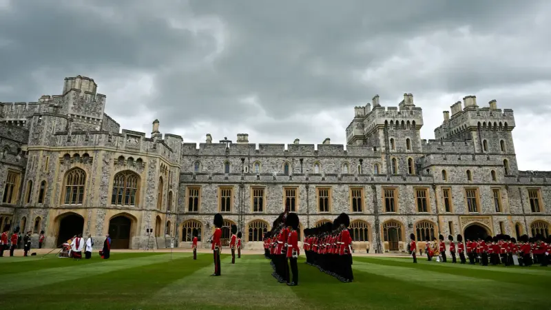 عملية سطو للقصر الملكي في بريطانيا